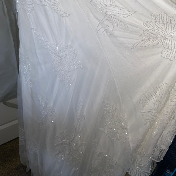 ASOS EDITION kimono sleeve wedding dress with floral embellishment - Picture 5 of 10